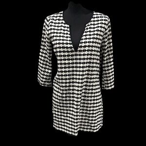 J Crew Black and White Geometric Pattern Tunic Top size Small